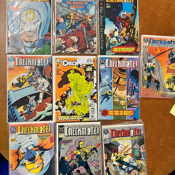Lot of 10 | Dc Comics | Checkmate 23, 19, 16, 6, 4, 11, 13,‎ 12, 11, 7 - Picture 1 of 6